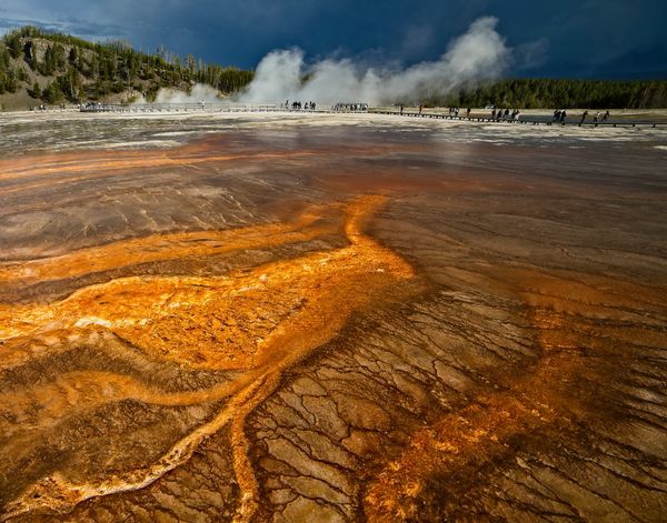 Yellowstone G Prismatic Spring 9 A — T-Shirt